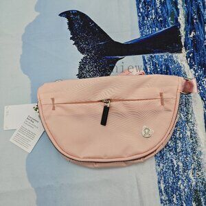 Lululemon All Night Festival Bag 2L gold Pink